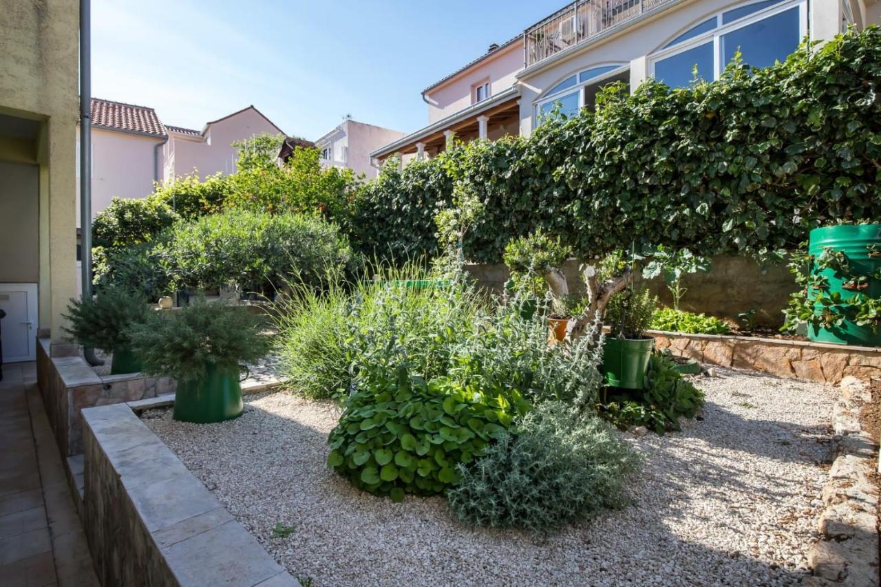 Apartmani Filipic Bol Exteriör bild