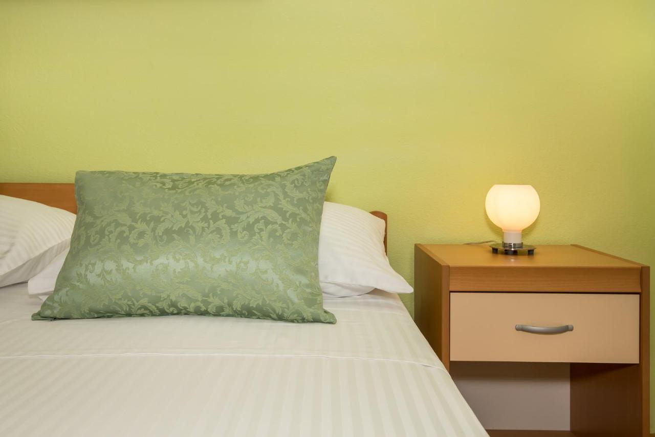 Apartmani Filipic Bol Exteriör bild