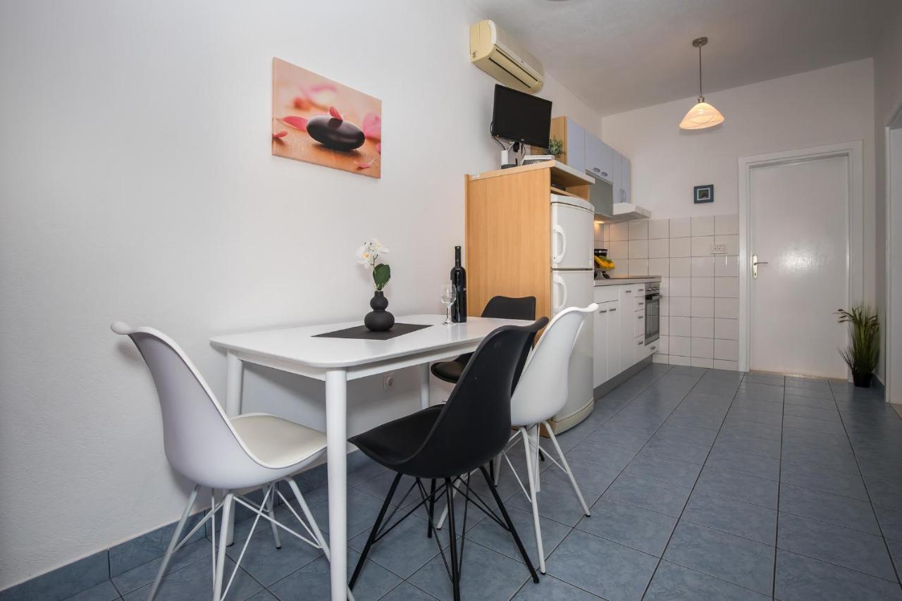 Apartmani Filipic Bol Exteriör bild