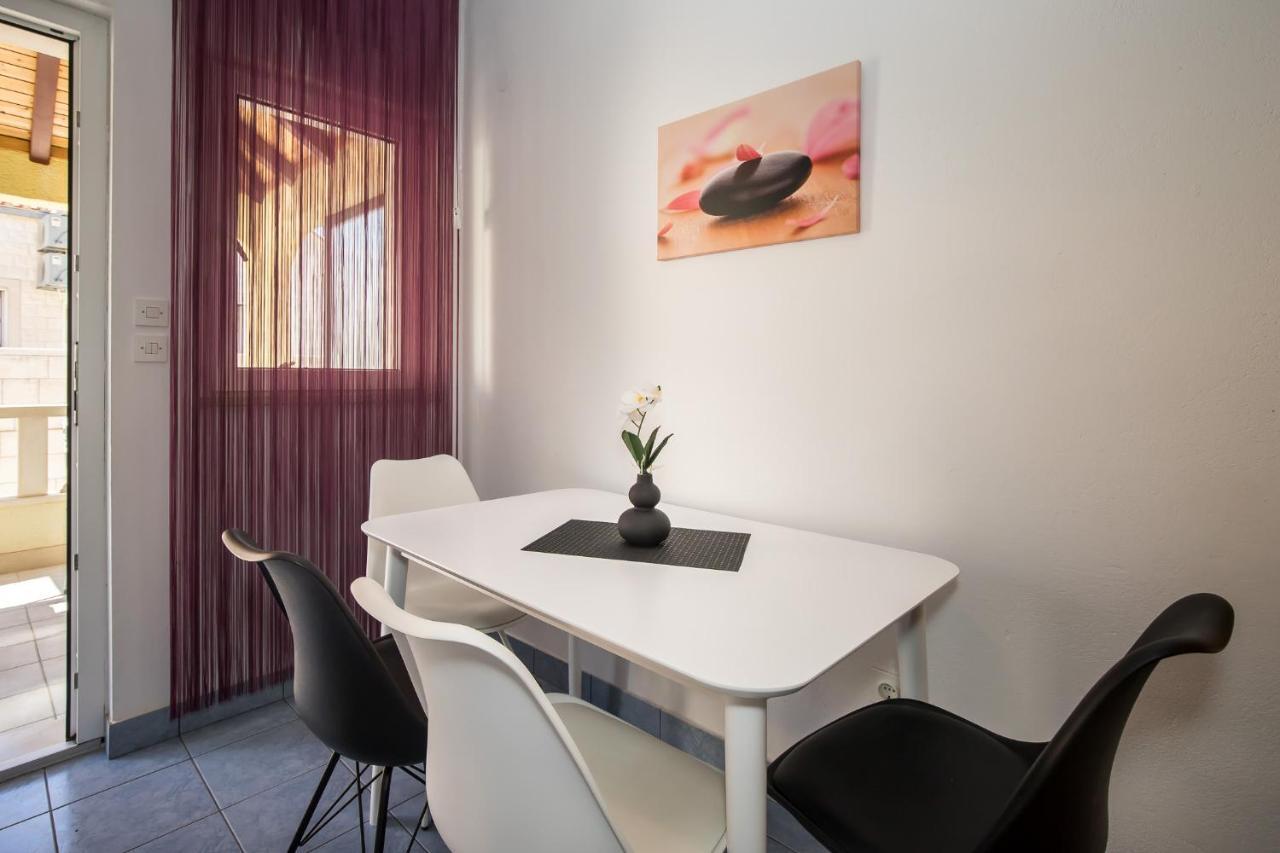Apartmani Filipic Bol Exteriör bild