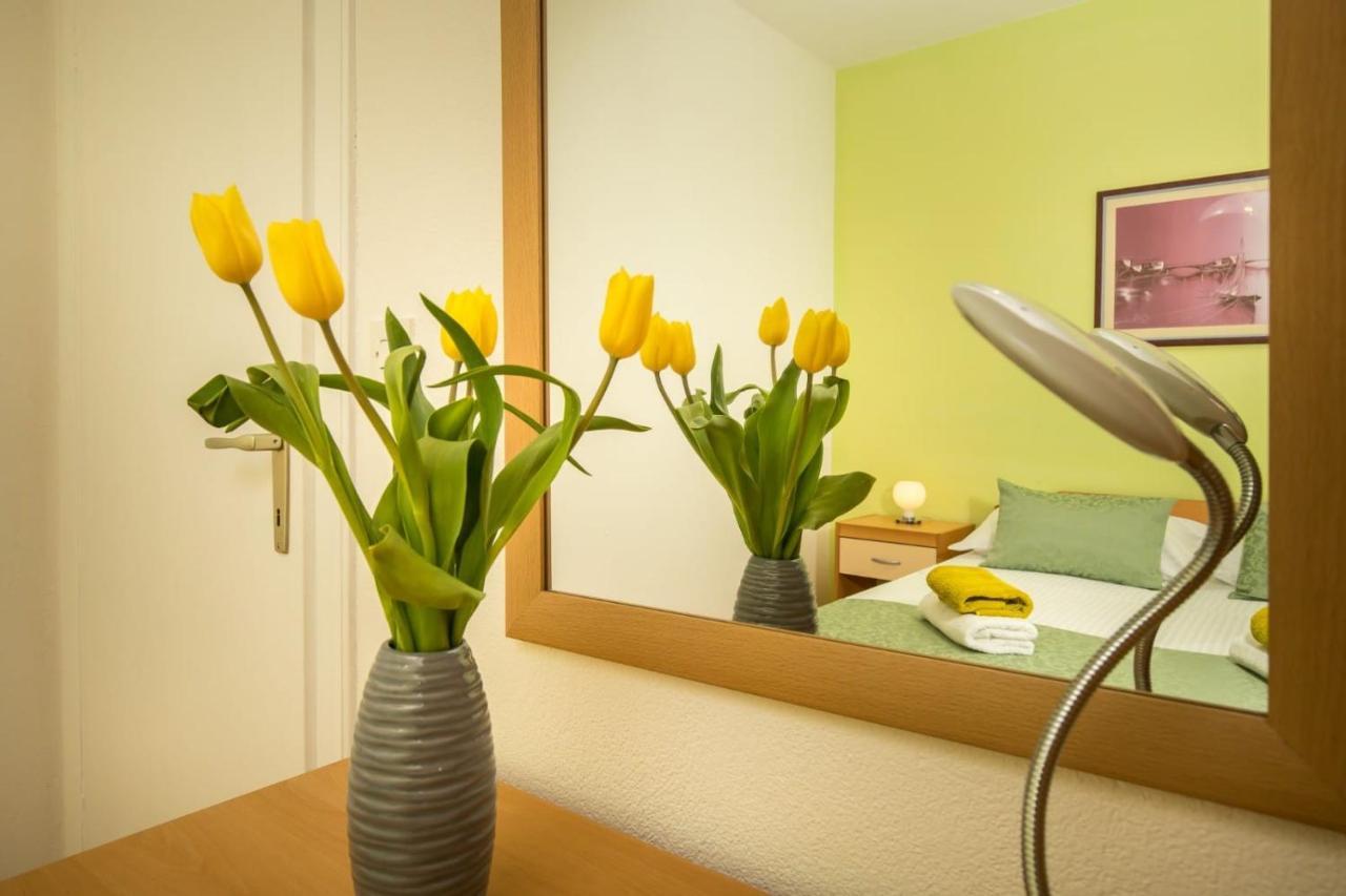 Apartmani Filipic Bol Exteriör bild