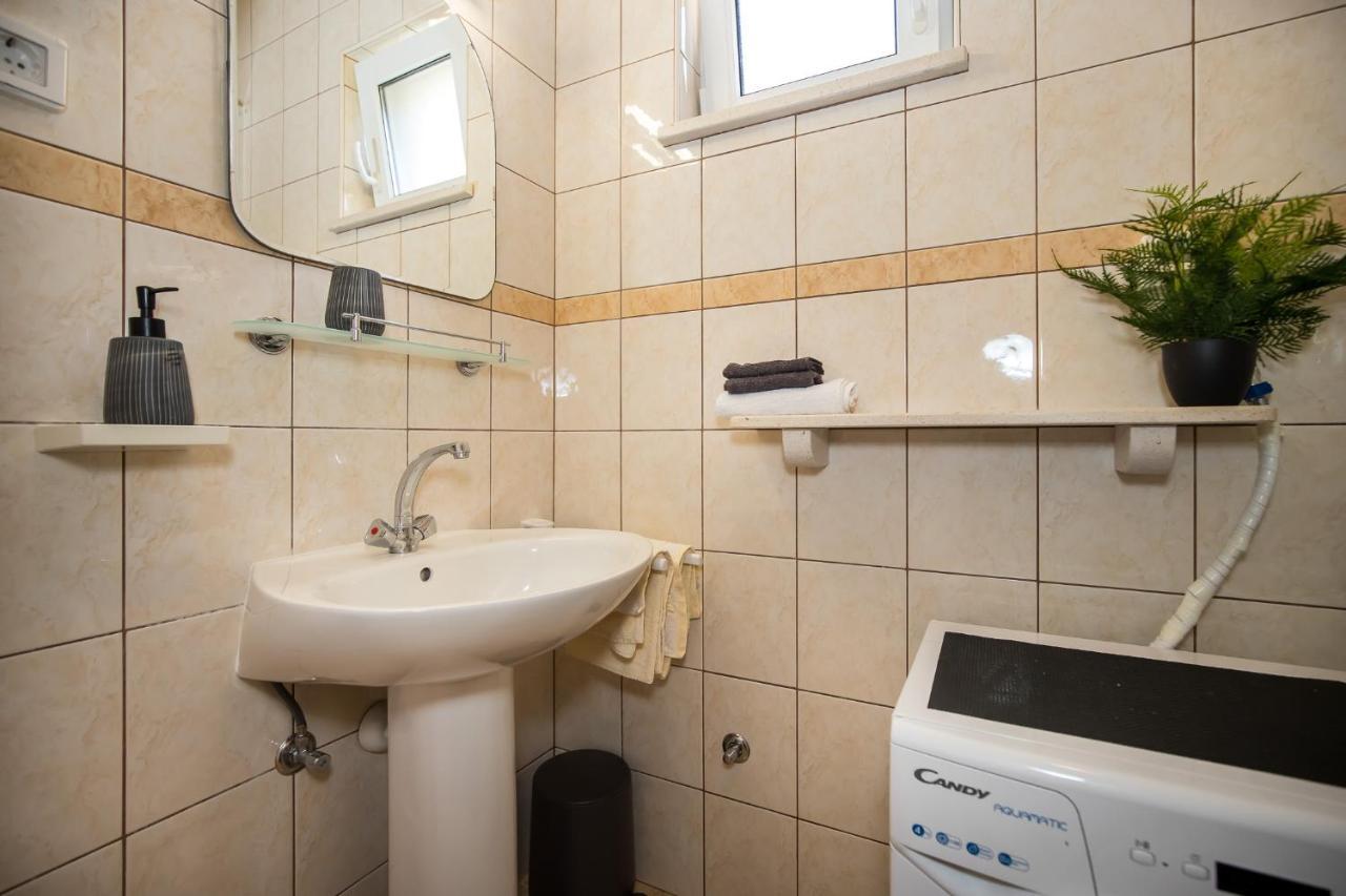 Apartmani Filipic Bol Exteriör bild